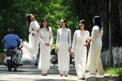 Традиционная женская одежда народности Кинь - ảnh 5